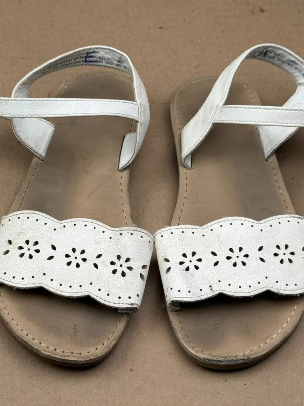 Gymboree Girls White Sandals Size 3 Floral Cutout Scalloped Strappy DAMAGE